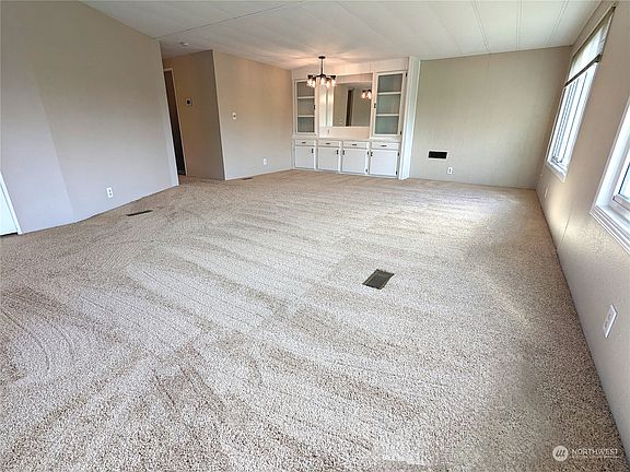 5th image of 1402 22nd St NE Unit 219