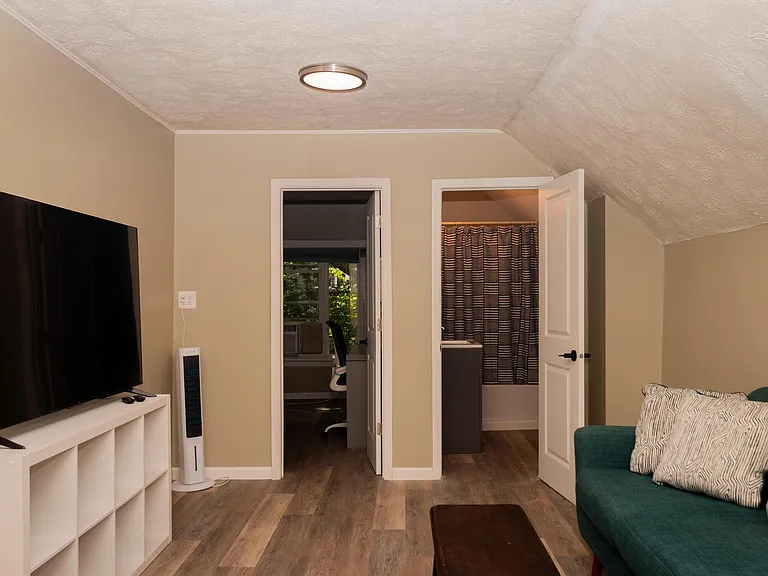 9 Raymond St #2 — Photo 5