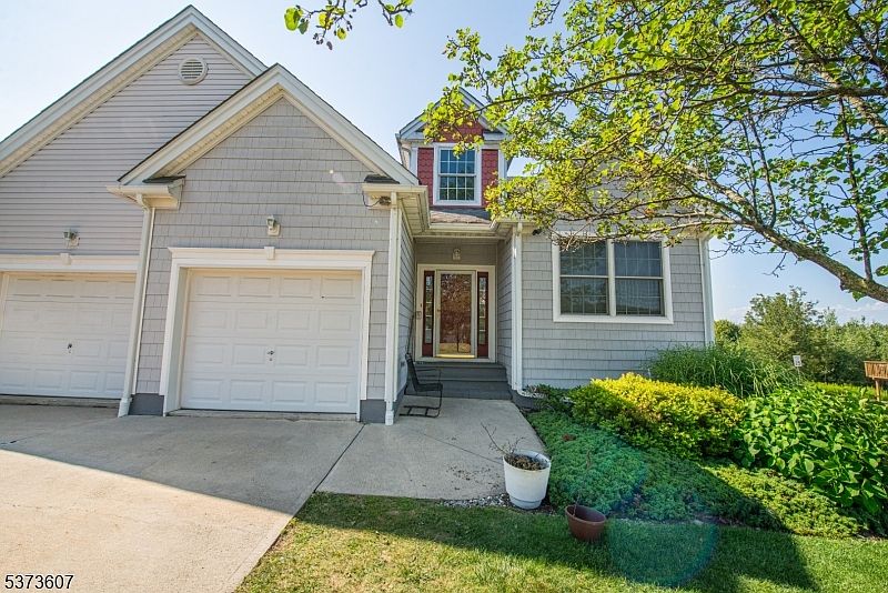 1st image of 11 Fairchild Ln #11