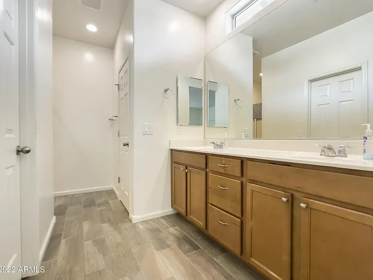 1622 E Chanute Pass — Photo 3