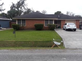 3025 Oak Ave, Groves, TX 77619