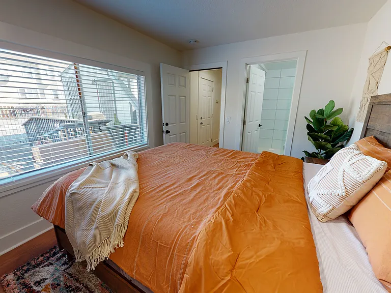 941B Center St #B — Photo 4