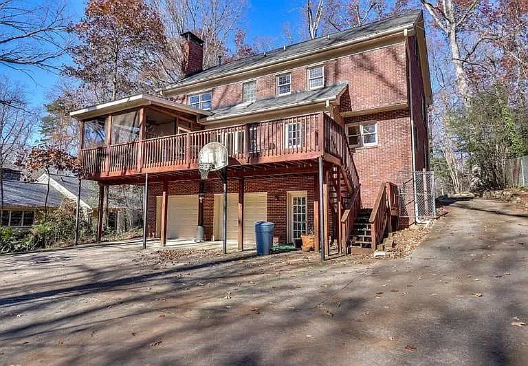 555 Greenland Rd — Photo 42