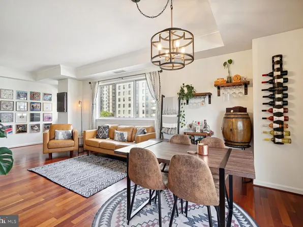 1211 S Eads St APT 610, Arlington, VA 22202