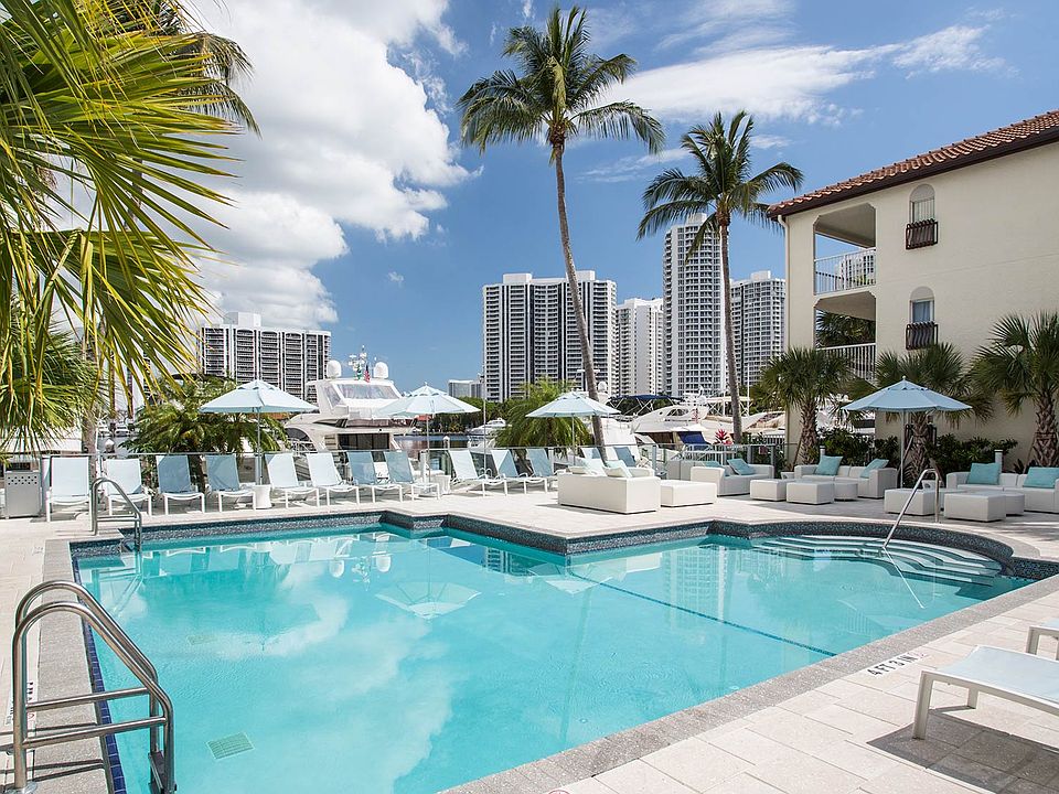 Enjoy outdoor swimming pool