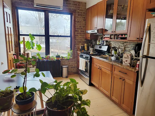 Rented by MCR Realty | media 15