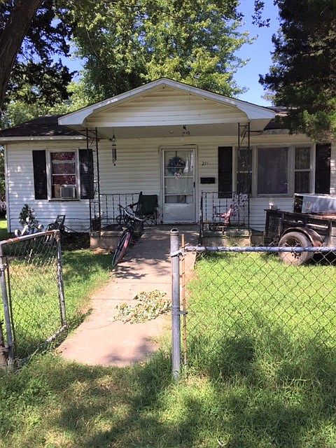 1st image of 211 Irene St