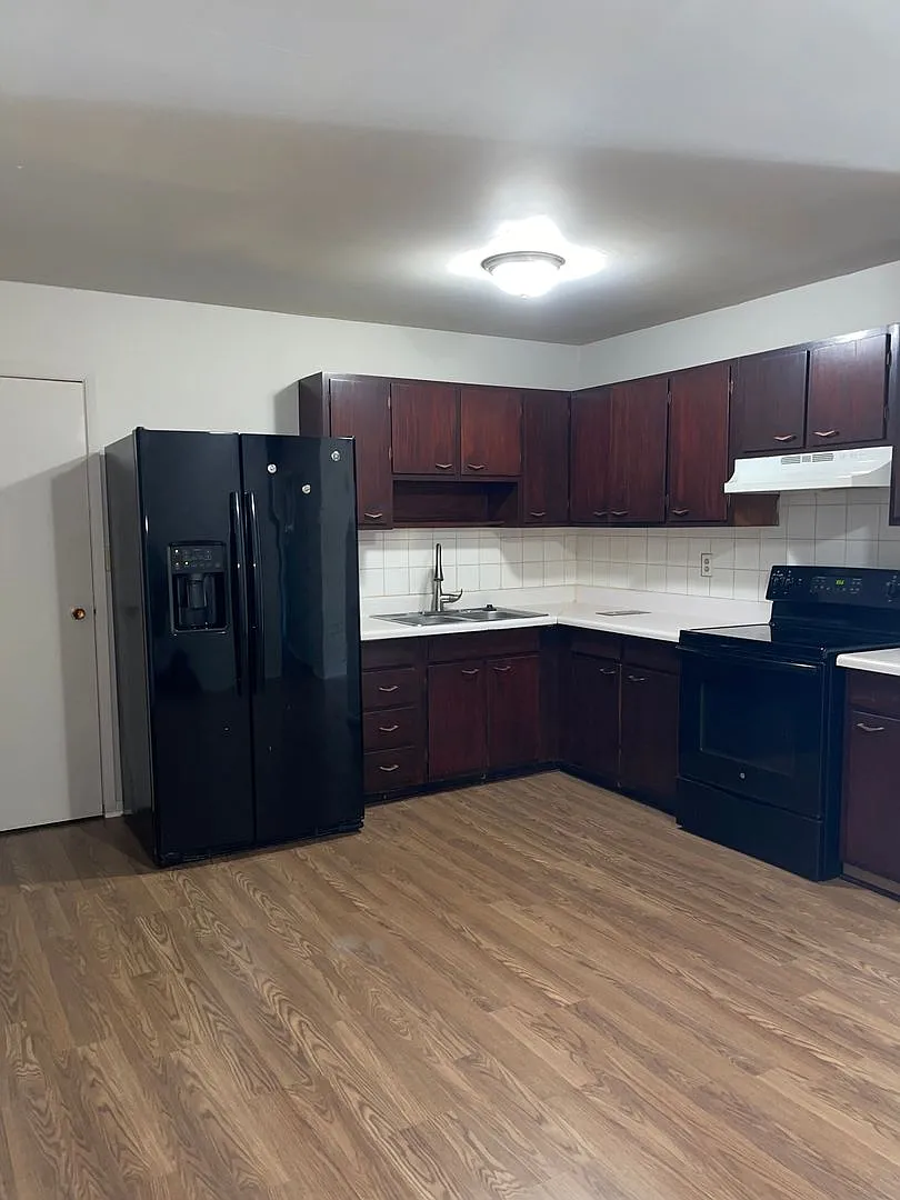 Recently Renovated Brick Ranch W/ Tons Of Space! — Photo 3