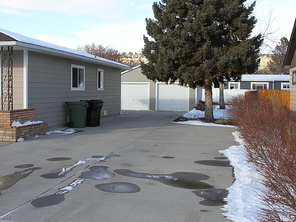 2nd image of 1135 Parkhill Dr