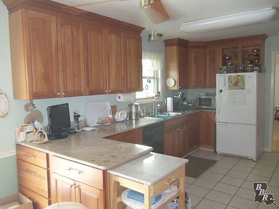2nd image of 100 Rosanna Ave
