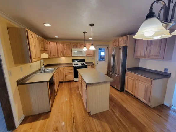 7660 Lakewood Dr, Fairview, PA 16415