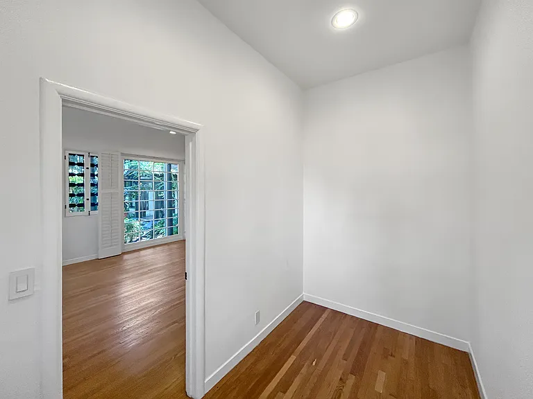 1220 N La Cienega Blvd #F2 — Photo 19