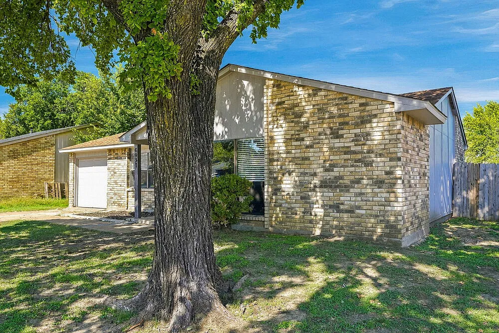 2 bed, 1.0 bath, 1113 sqft, $1,650 — Photo 3