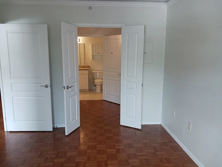 7111 Woodmont Ave #514 — Photo 9