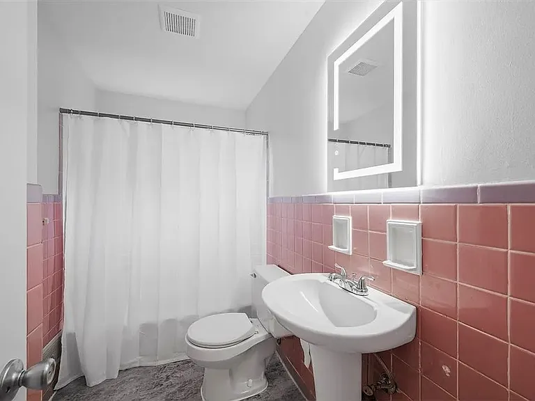 1423 Lakeside Dr — Photo 17