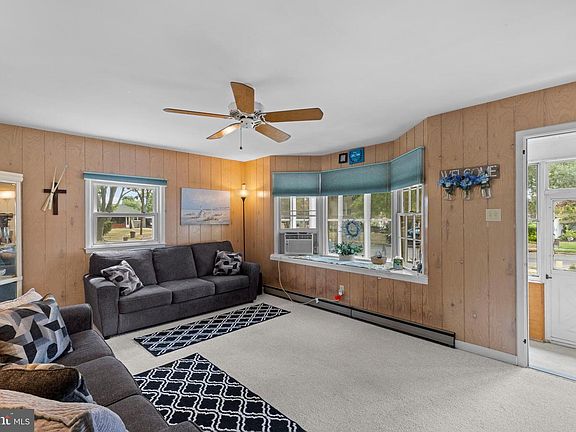 4th image of 9 Carlton Dr