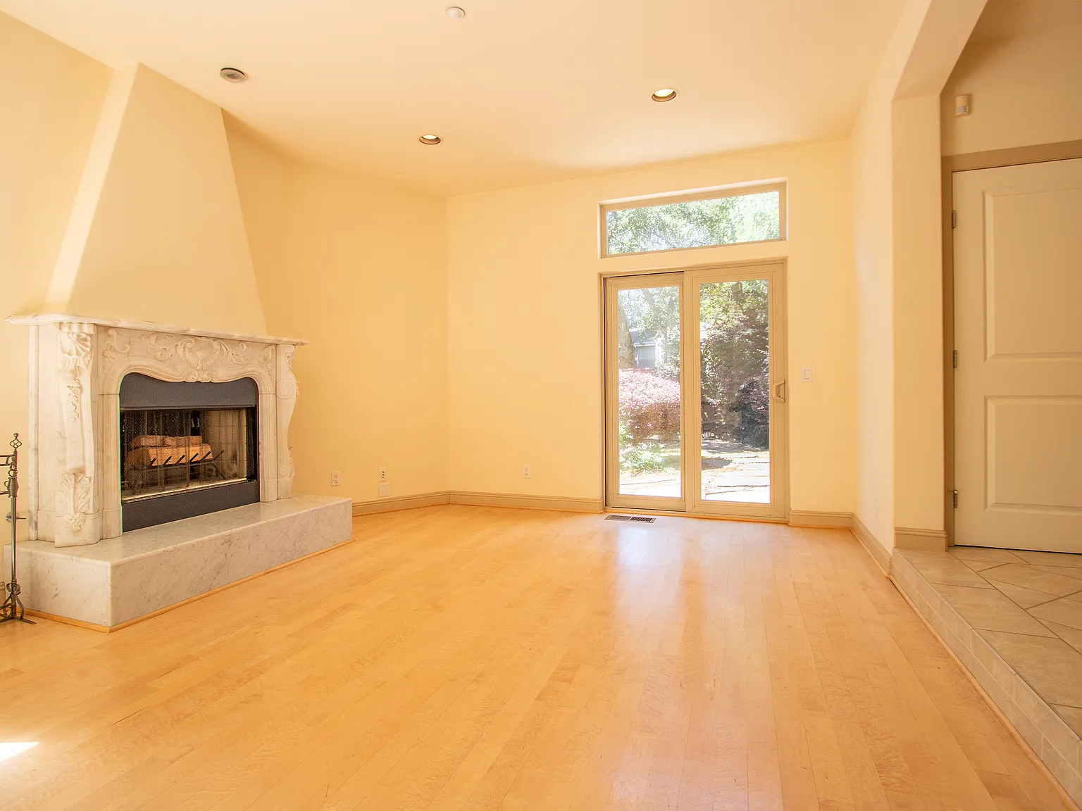 4 bed, 3352 sqft, $6,300 — Photo 4