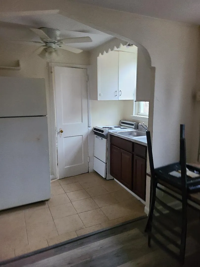 Studio, 600 sqft, $775 — Photo 2