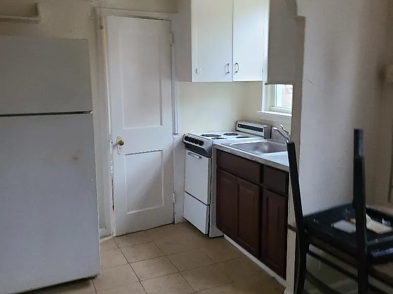 7911 Cottage St #D — Photo 2
