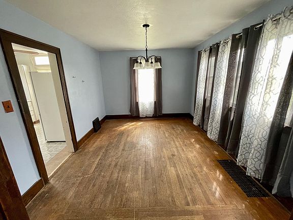 3rd image of 302 Virginia Ave