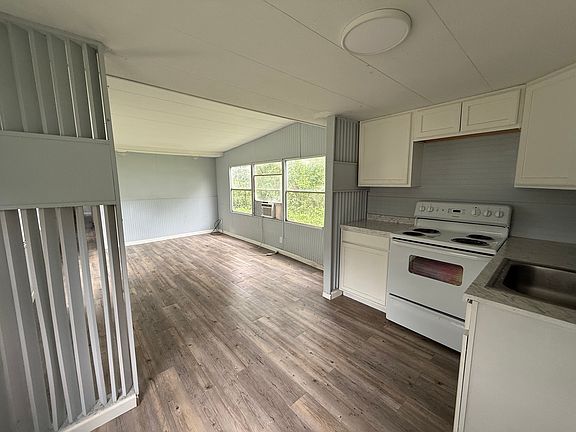 2nd image of 3299 Johnson Ave E