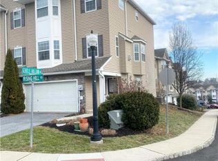 2259 Rising Hill Rd, Whitehall, PA 18052