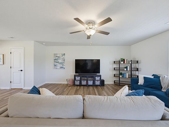 4th image of 32 Tralee Ct