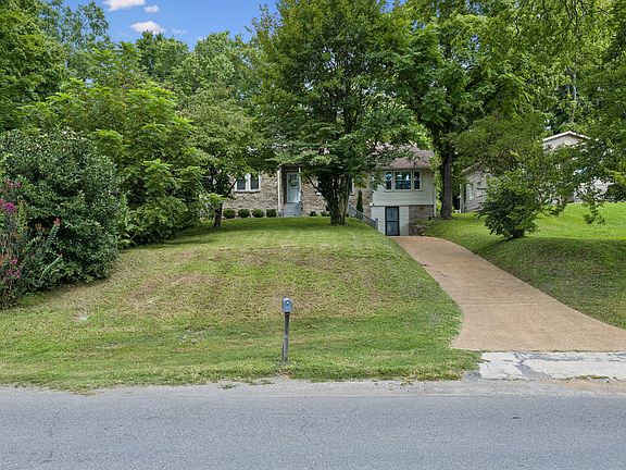 4th image of 1523 McGavock Pike
