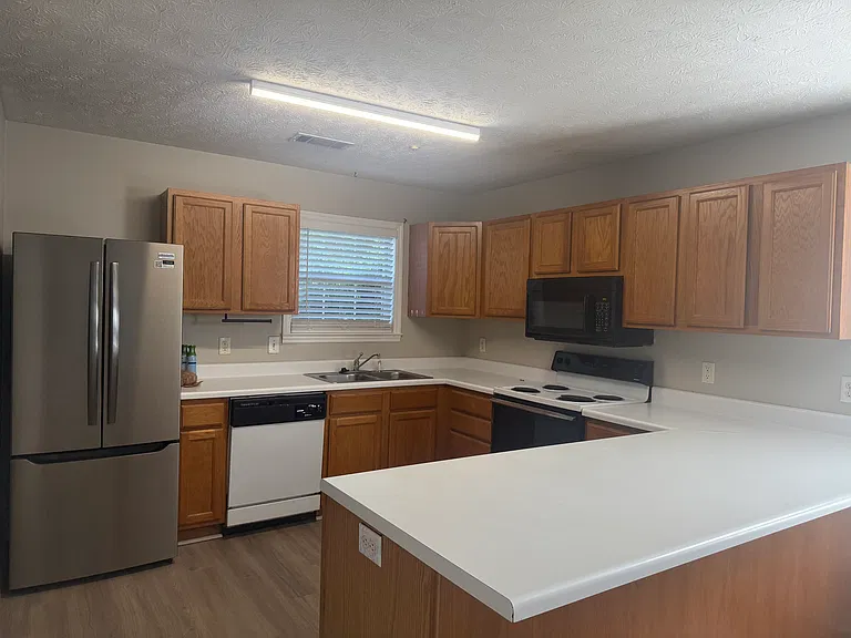 526 Greentree Ter — Photo 2