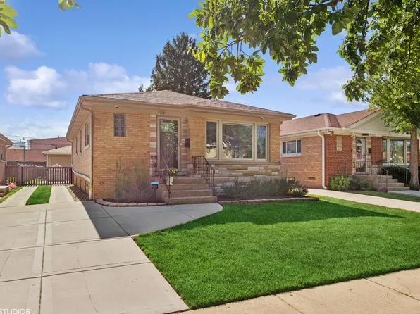 7746 N Octavia Ave, Niles, IL 60714