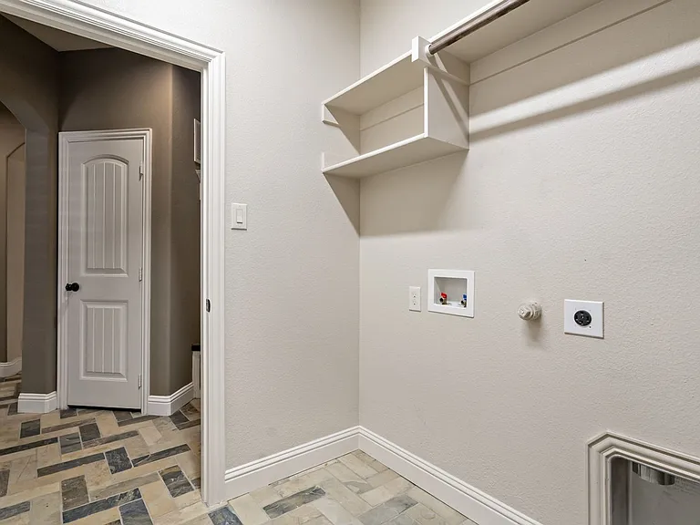 6523 Prairie Flower Trl — Photo 29