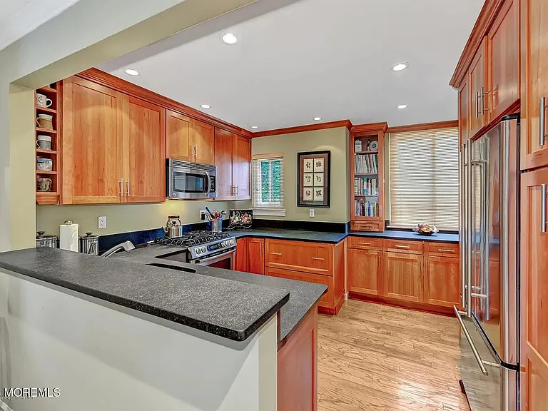13 Helene Ct — Photo 9