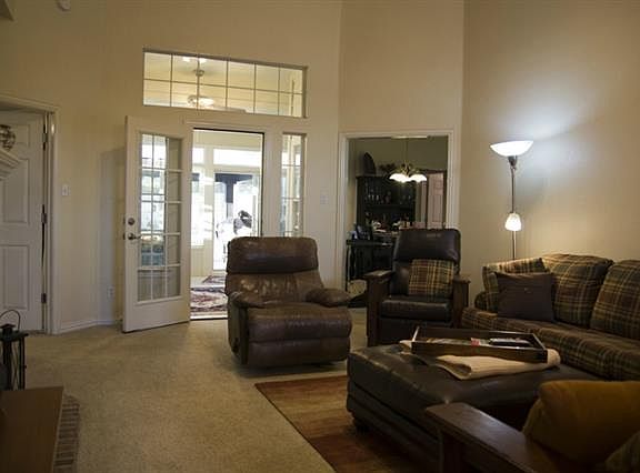4th image of 804 John Thomas Dr