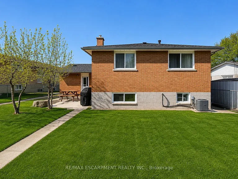 134 Marcella Cres #B — Photo 17