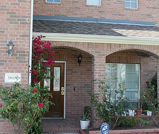 Gorgeous Landscape on entrance and around the house!