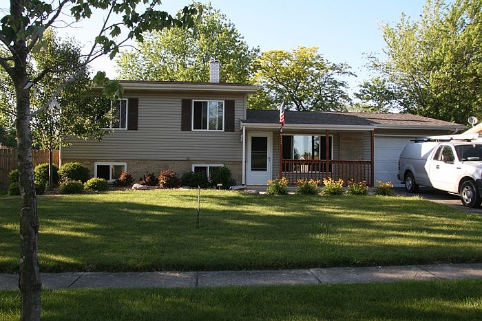 1st image of 9524 W Willow Ln