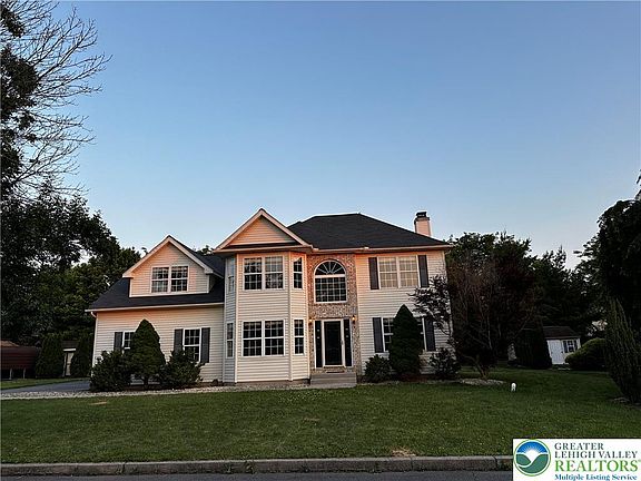 2nd image of 804 Blue Spruce Ln