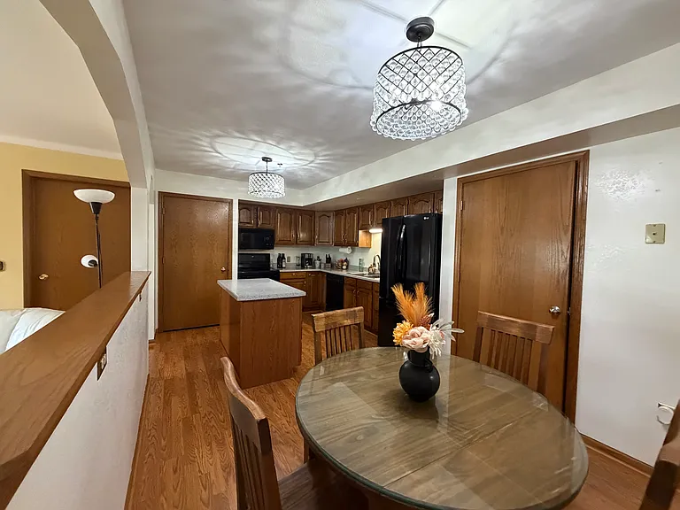 345 Kristin Ct W — Photo 2