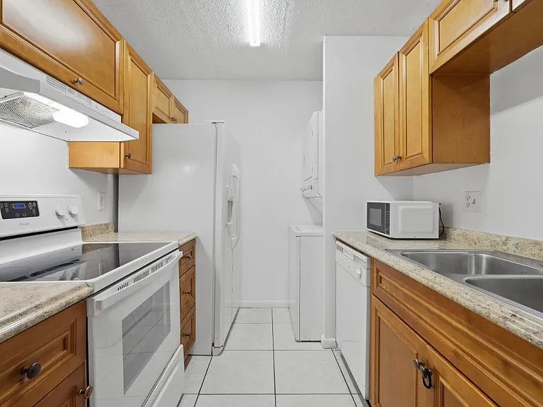 10148 Twin Lakes Dr #12-C — Photo 2
