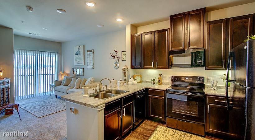 04-Austin-Waters-at-Tech-Ridge-13301-Center-Lake-Dr.-Austin-