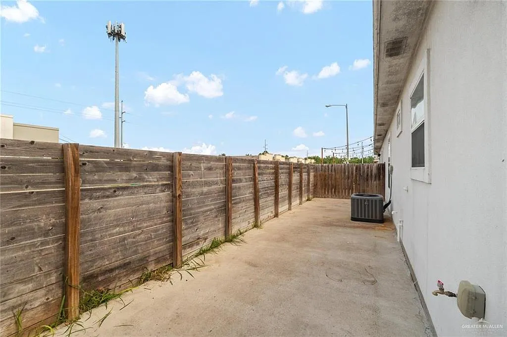 2 bed, 2.0 bath, 900 sqft, $1,075 — Photo 4