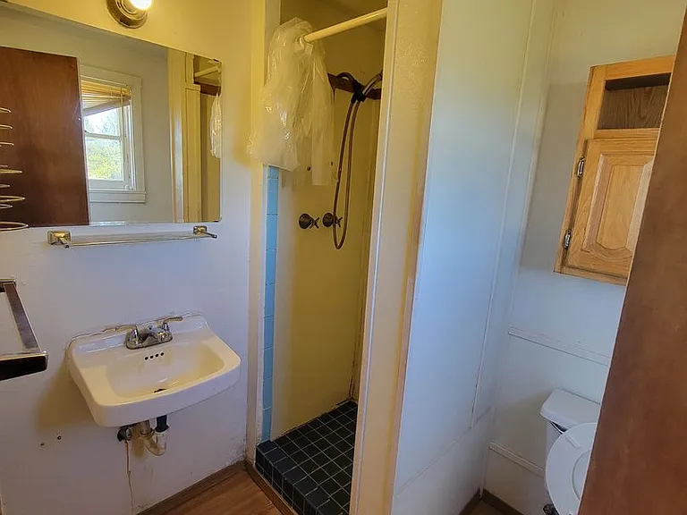 Lakeview Apartments — Photo 5