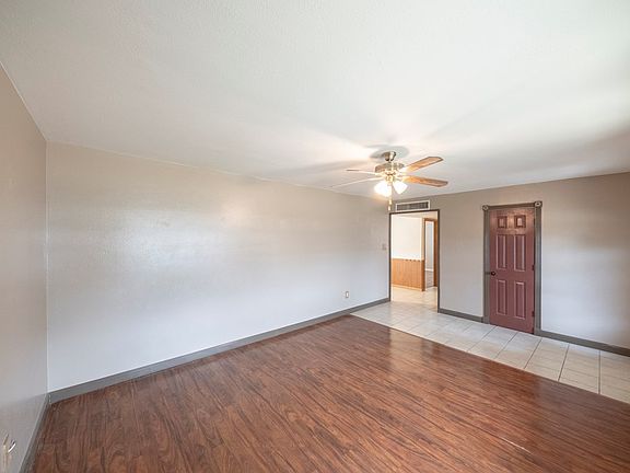 4th image of 3628 Redbud Ave