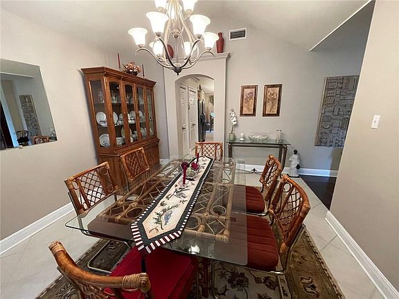 4th image of 2 Arbor Ln