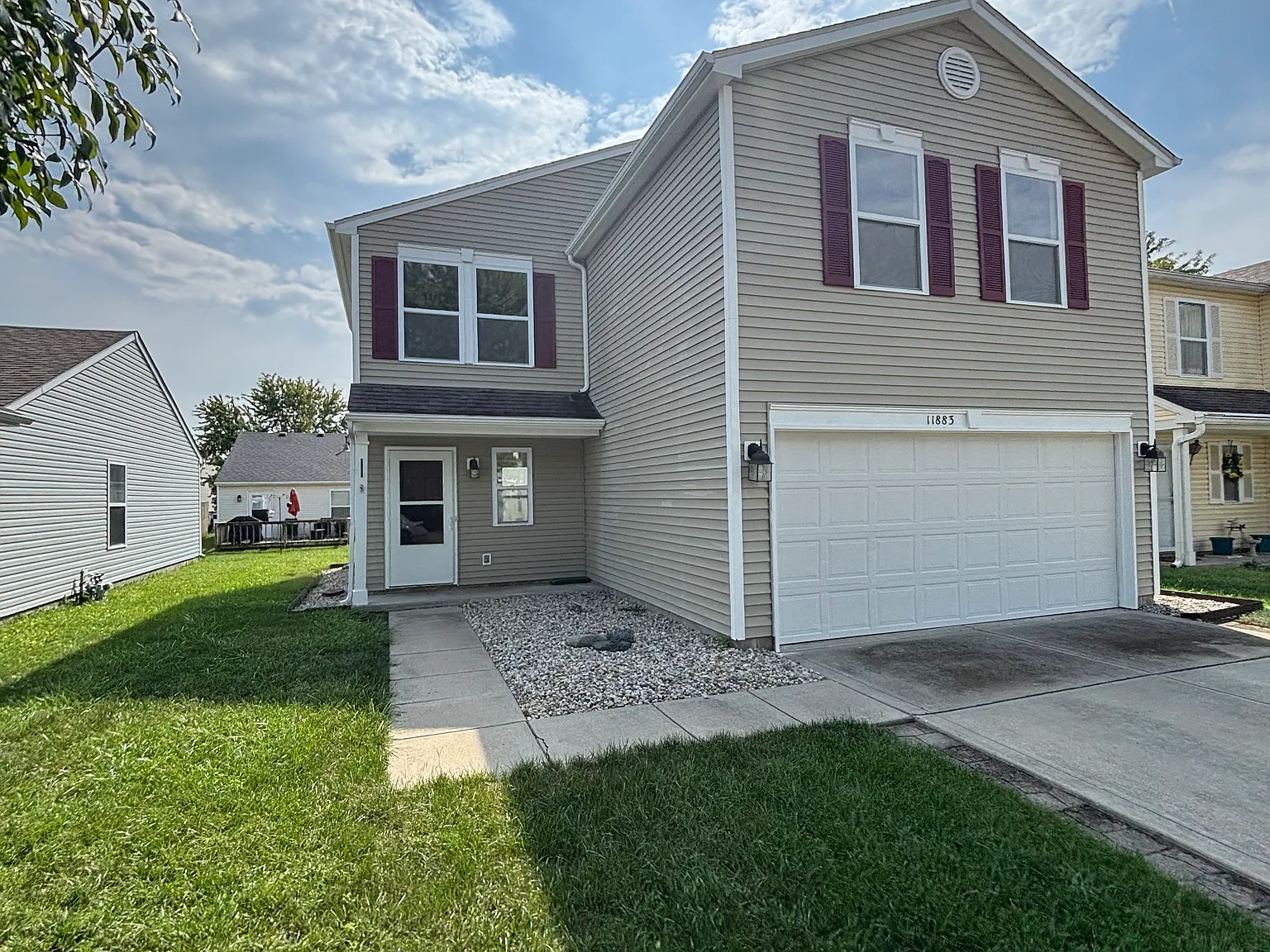3 bed, 2.5 bath, 1400 sqft, $2,000 — Photo 2