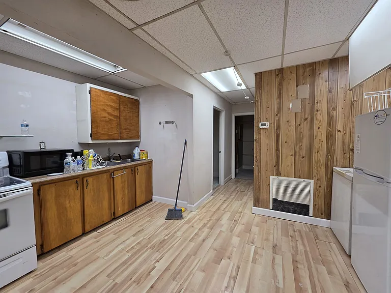 131 N Jefferson St — Photo 9