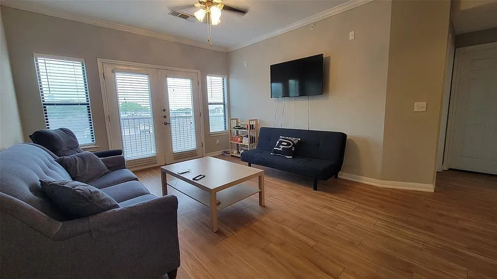 2 bed, 2.0 bath, 932 sqft, $2,100 — Photo 1