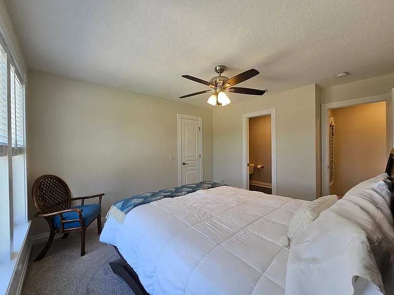 7402 S De Soto St — Photo 37