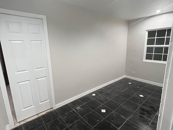 5th image of 4263 Hartle Ave