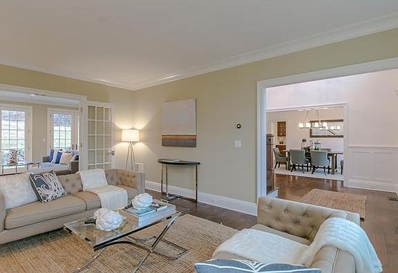 5th image of 655 King St